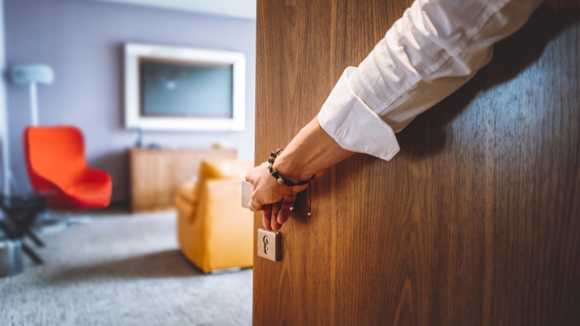 Holding door