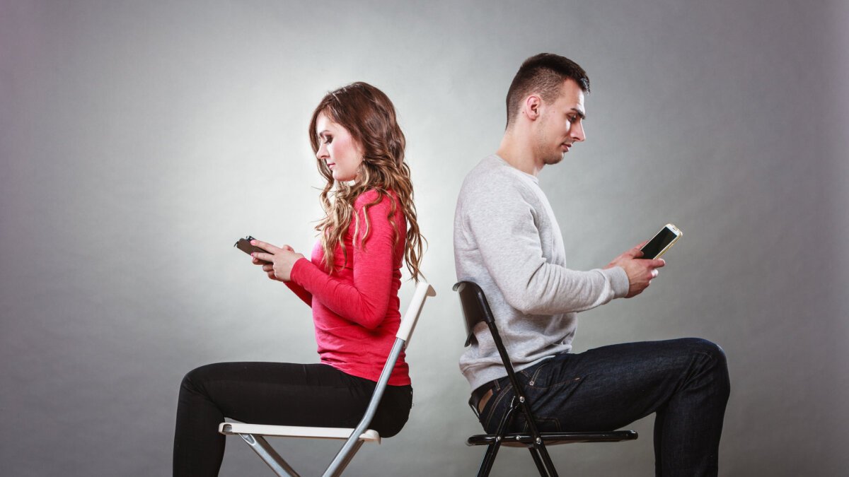 Texting couple tension
